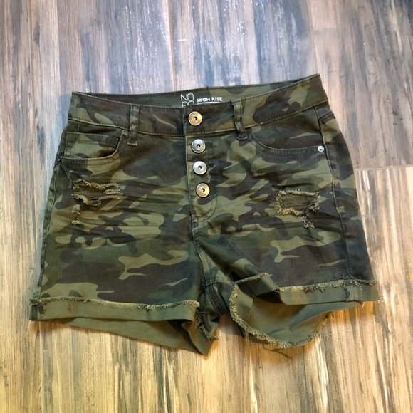 No Boundaries Pants - NOBO | NWOT High Waist Camo Shorts No Boundaries Pants - NOBO | NWOT High Waist Camo Shorts